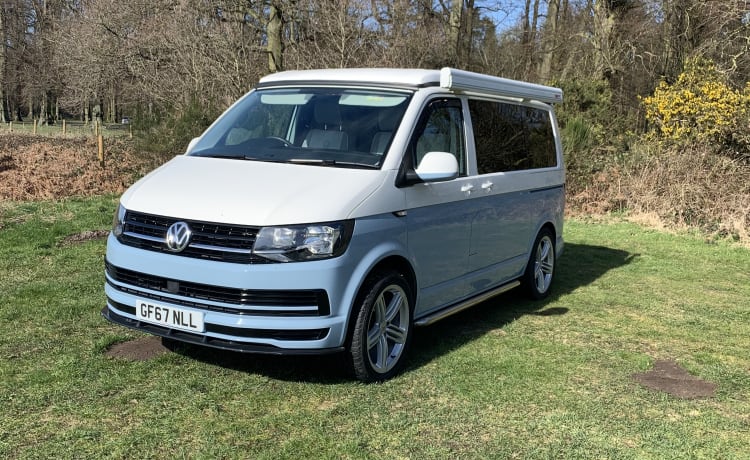 Penelope – Luxus VW T6 Wohnmobil mit 4 Schlafplätzen