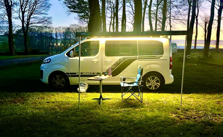 Blighty – Nieuwe Pop Top Campervan 4 Slaapplaatsen