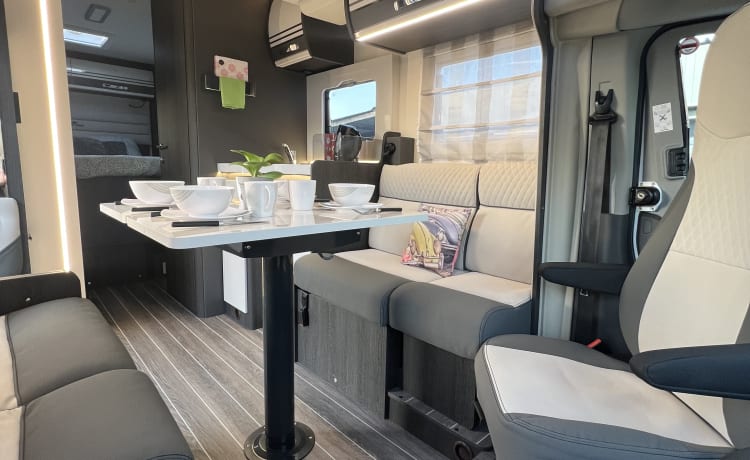 Loft On Wheels 5.0 – Recent automatic camper for 4 people