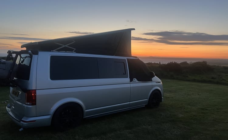 Volkswagen Transporter T6.1 2021 mit 5 Schlafplätzen! 