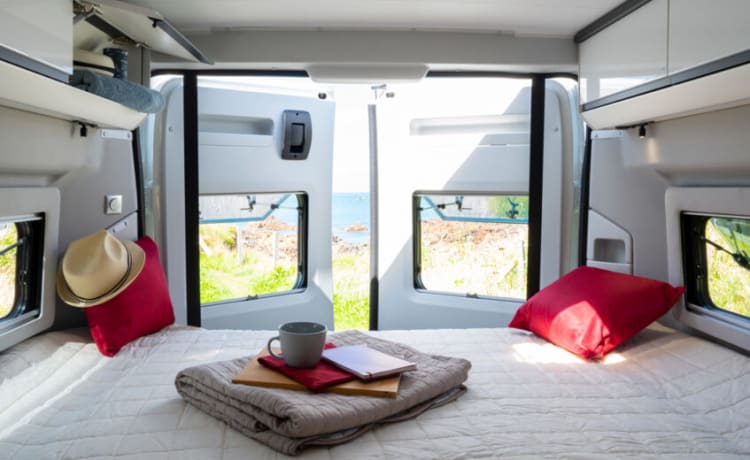 Ongi – Van equipped for 4 people with pop-up roof