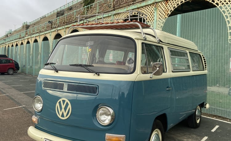 Daisy – Camper VW bleu emblématique des années 1970