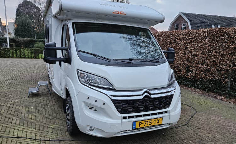 Voyager – onberispelijke 4p semi-integrated camper uit 2017