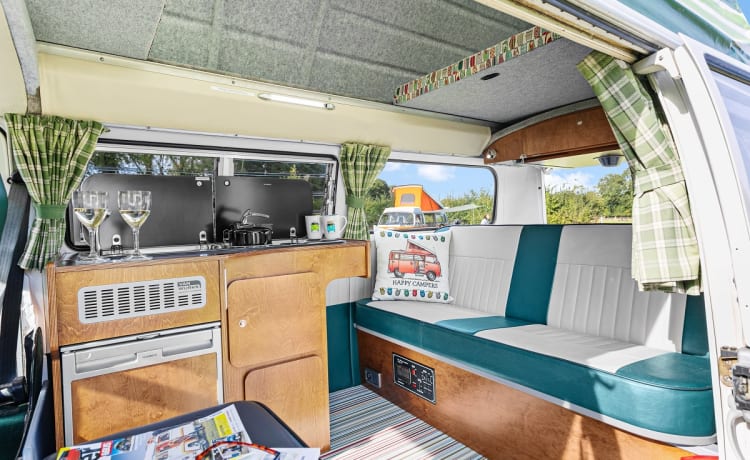 Monty – Monty - camper VW a 4 posti letto del 1979  