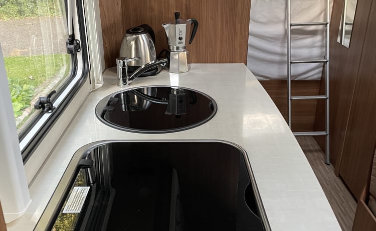 Luxurious and modern family camper for 4 (5-6) people