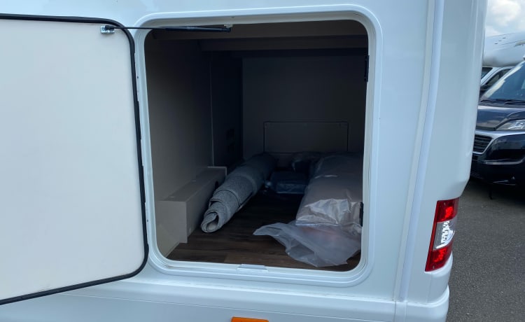 (MH002) Mooie Swift Edge 476 camper met 6 slaapplaatsen