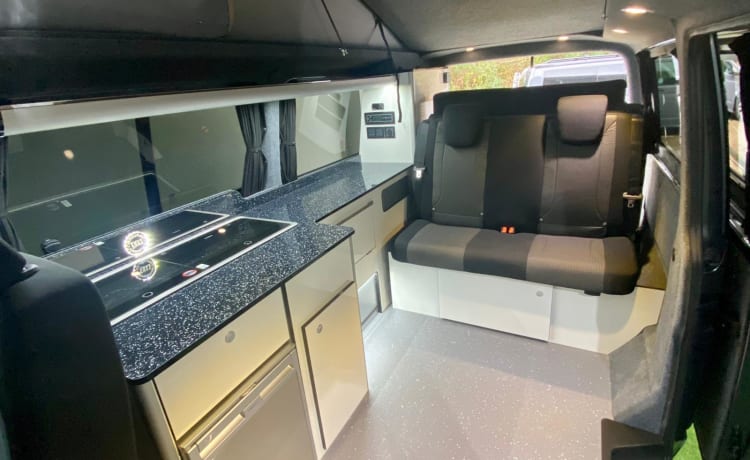 MAUI – 2021 luxury VW campervan 