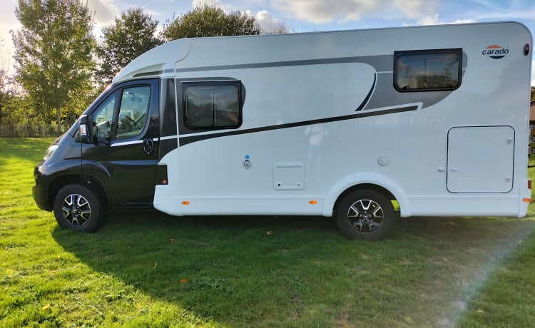 Uit 2022!! - Gloednieuwe 2 pers camper-Carado V337  