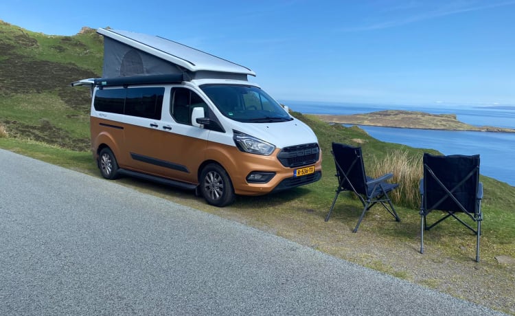 Unieke Ford Nugget Plus uit 2021 met vast toilet inclusief fietsen 