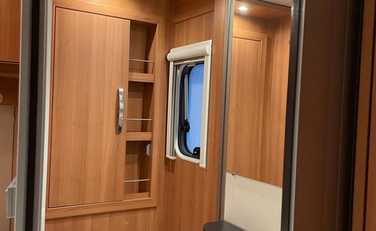 2p Hymer semi-intégré à partir de 2021