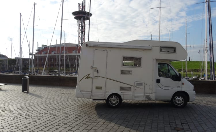 Kom genieten in onze heerlijke 2(-3)-persoons Fiat Ducato alkoof camper