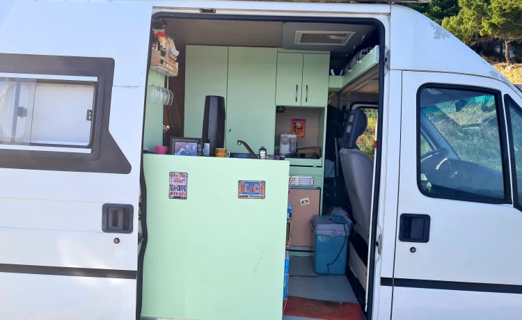 Rudi – Camper bus Fiat Ducato perfettamente arredato e accogliente