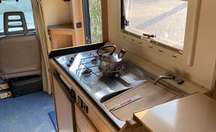 Spacious, neat 1980s family camper - well maintained