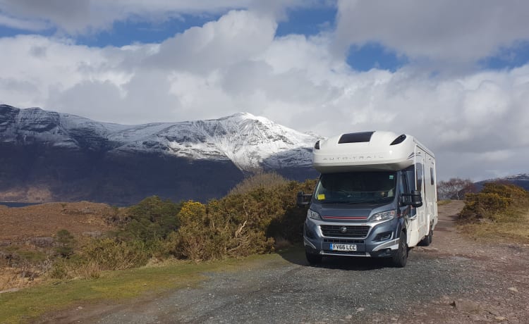 Audrey – Auto-Trail Frontier Comanche a 6 posti letto del 2016