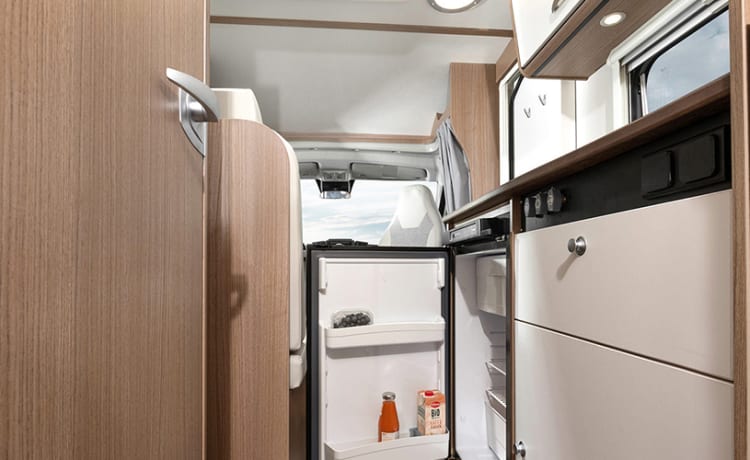 Carado V339 – Ervaar de vrijheid! (bj 2021) Compact en luxe met alle opties en Queensbed 