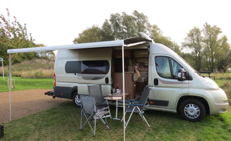 Rolmaatje – Beautiful Roller Team Livingstone bus camper (2.5p) for rent