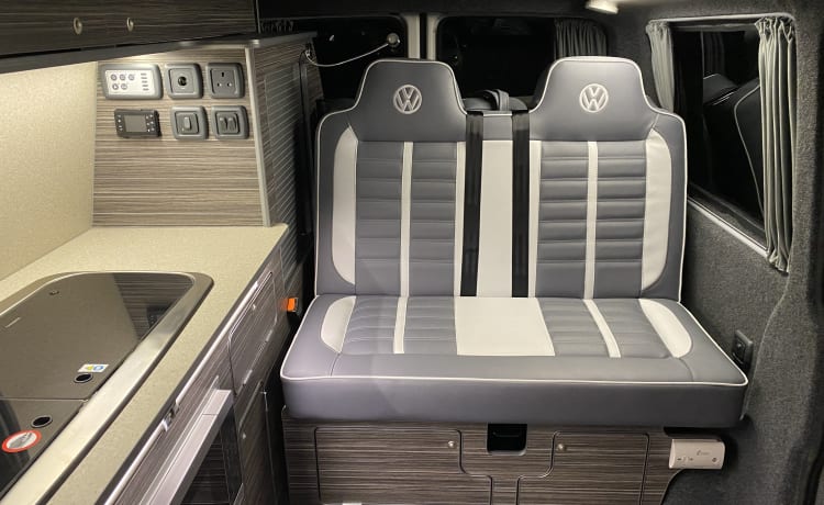 Clyde – Volkswagen 2017 T6 Campervan - Nouvelle conversion professionnelle