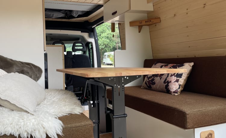 NOYR on Wheels – Beautiful black bus camper (4 people)