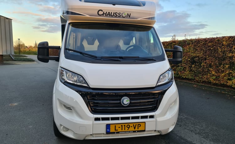 L199VP – Chausson 777GA  Automaat Titanium VIP zeer luxe , km vrij!