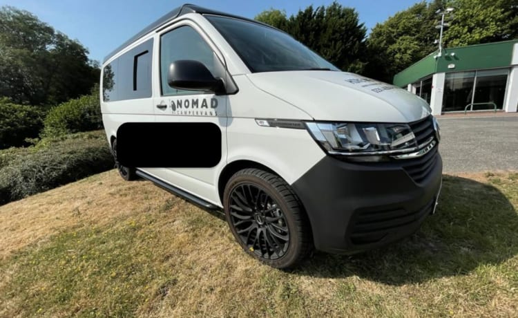 YR71KTK NOMAD Romford –  Camper nomade con 4 posti letto