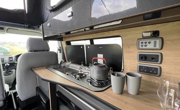 Indy – Camping-car VW automatique de luxe - Récemment converti pour 2023 