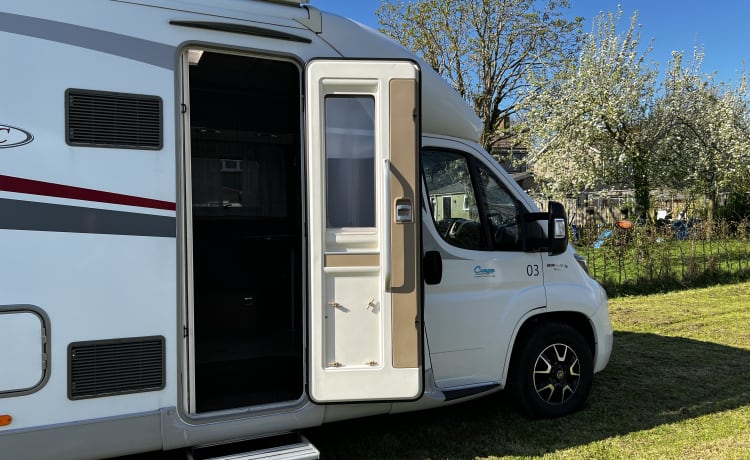 3 LMC T692G – Camper (2020) Half integrale automaat voor 2 personen 