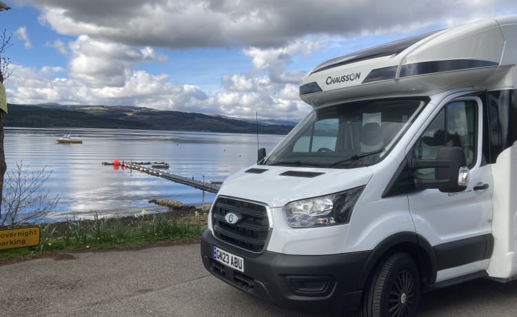 Wanda – Gloednieuwe luxe camper met 2 slaapplaatsen