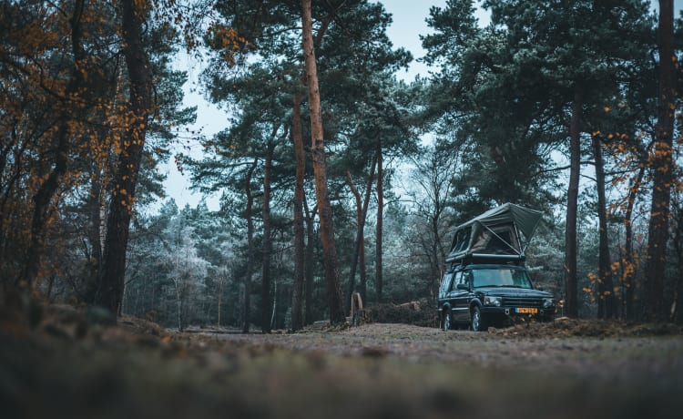 WOLF V8 – Adventure & freedom with a Land Rover with roof tent!