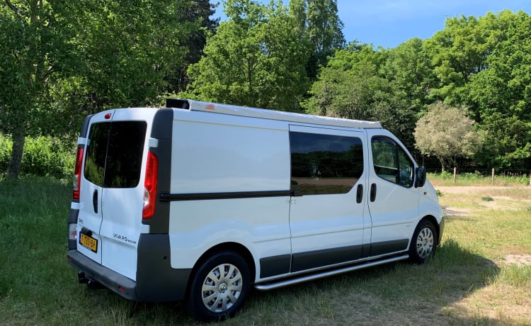 KIWI  7 – Opel Vivaro (ECO) buscamper . geheel zelfvoorzienend 