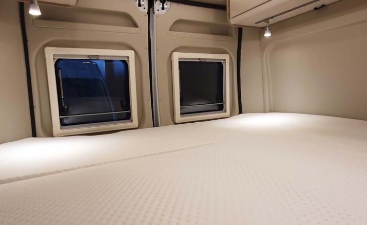 Den Burt – Brand new 4pers Burstner Bus Camper