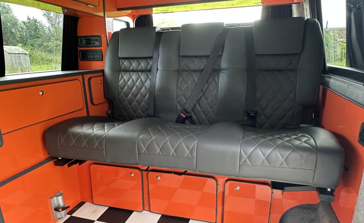 Dougie – Premium LWB VW Campervan - De nombreux extras !