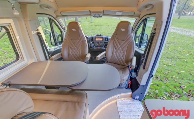 Den Burt – Camper autobus Burstner 4pers nuovo di zecca