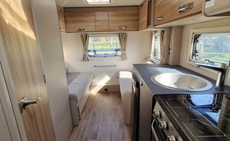 Lemur – 2022 Luxury 6 berth Swift Edge 486