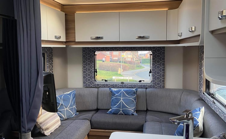 Luxurious 4 berth Motorhome 