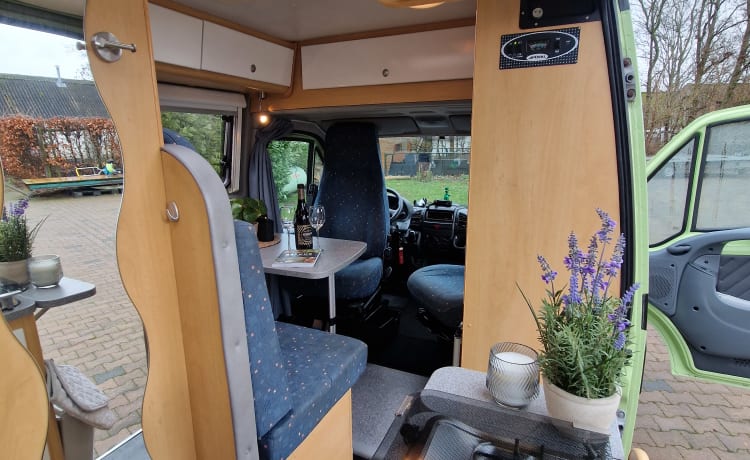 OFF-GRID – Bus camper super completo! completamente arredato