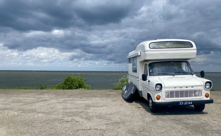 Ollie – On an adventure with a cool oldtimer '76 