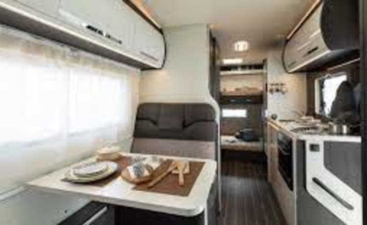 Gladys – Zefiro 675. Nieuwe luxe camper met 6 slaapplaatsen uit 2022. Bekend als Gladys.