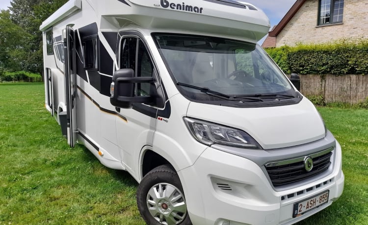 Spacious 5-person mobile home Benimar Mileo 263, from 2021