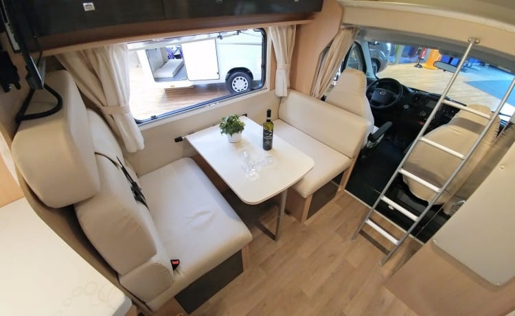 A-type – Young camper, automatic, navigation, 2 x air conditioning, 200 free extras