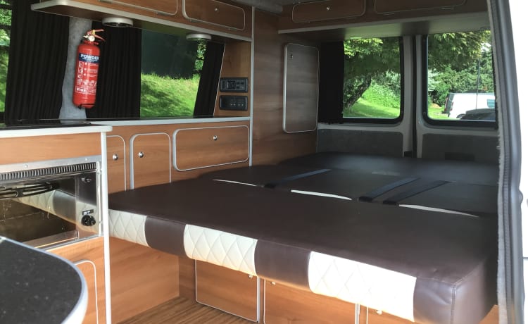 Camper Volkswagen Transporter a 4 posti letto con tetto apribile 2013