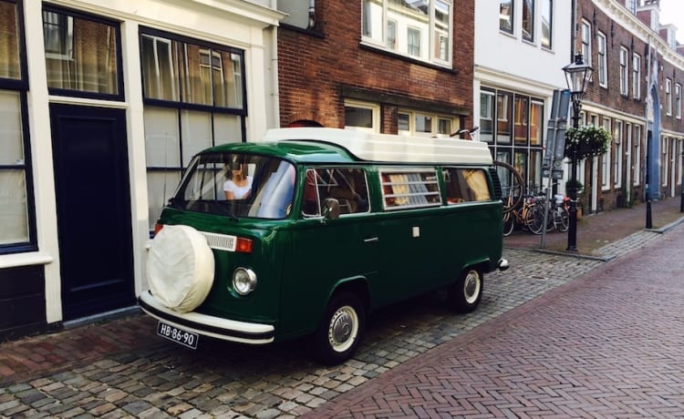 Charmant camping-car Volkswagen T2 de 1974