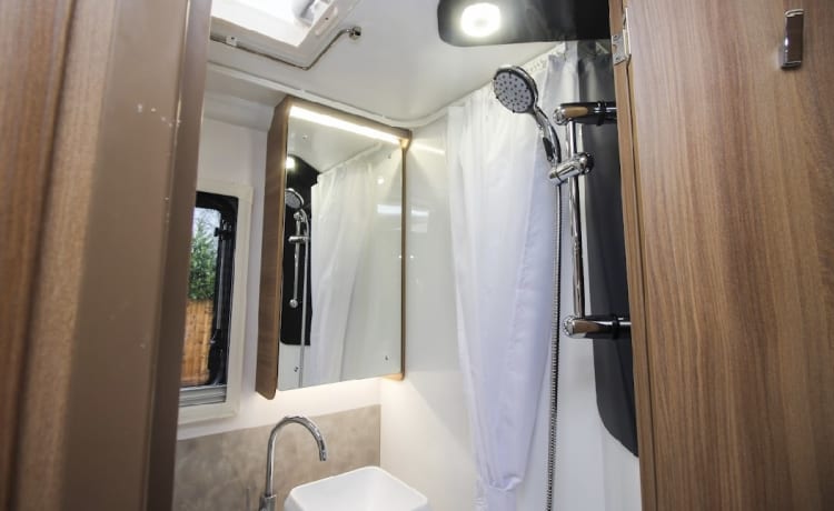 Adamo – Adamo 4 berth Ford semi-integrated from 2021