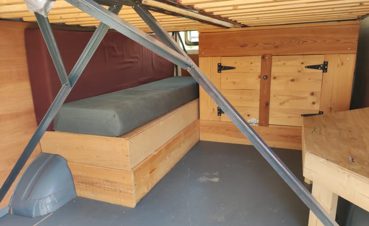 Robust Iveco daily | 5 seats | 3 sleeping places