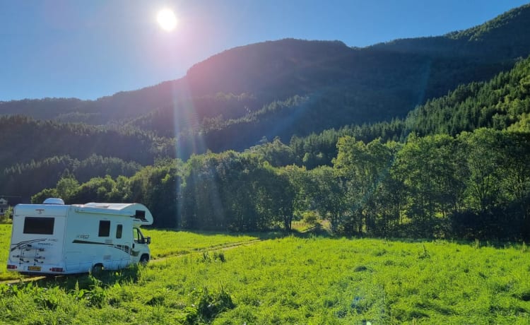 Camping-car 4 personnes (alcôve) l Fiat XGO Dynamic 20 à partir de 2019