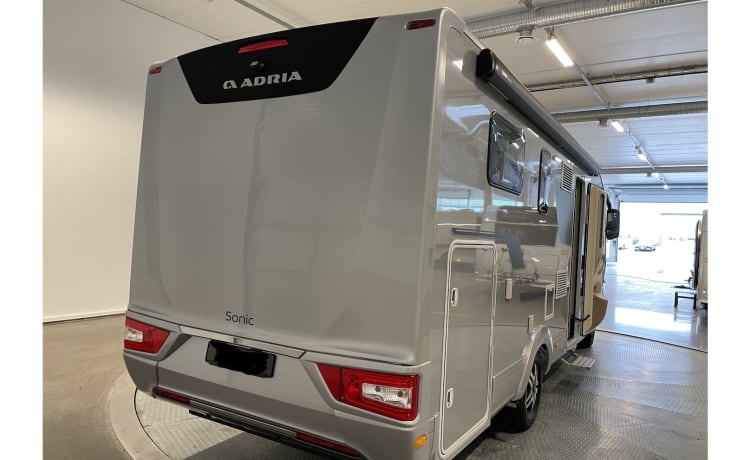 Adria Sonic Supreme 710 SC - 4 posti letto