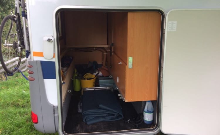 Beautiful spacious family motorhome for 6 people with air conditioning