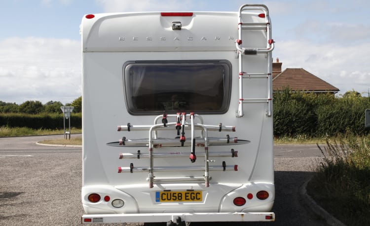 Bessie – 6 berth pet friendly motorhome, based between Brighton and Gatwick