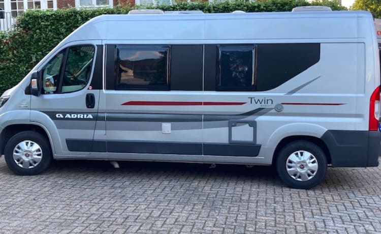 Adria 600 SPT bus uit 2015