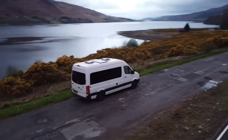 Blanco – 2 berth Volkswagen campervan from 2015