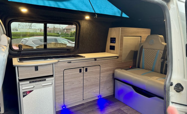 Road surfer – 4 berth Volkswagen campervan from 2017